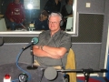 Piet luistert naar de muziek uit de seventies in Music Memories