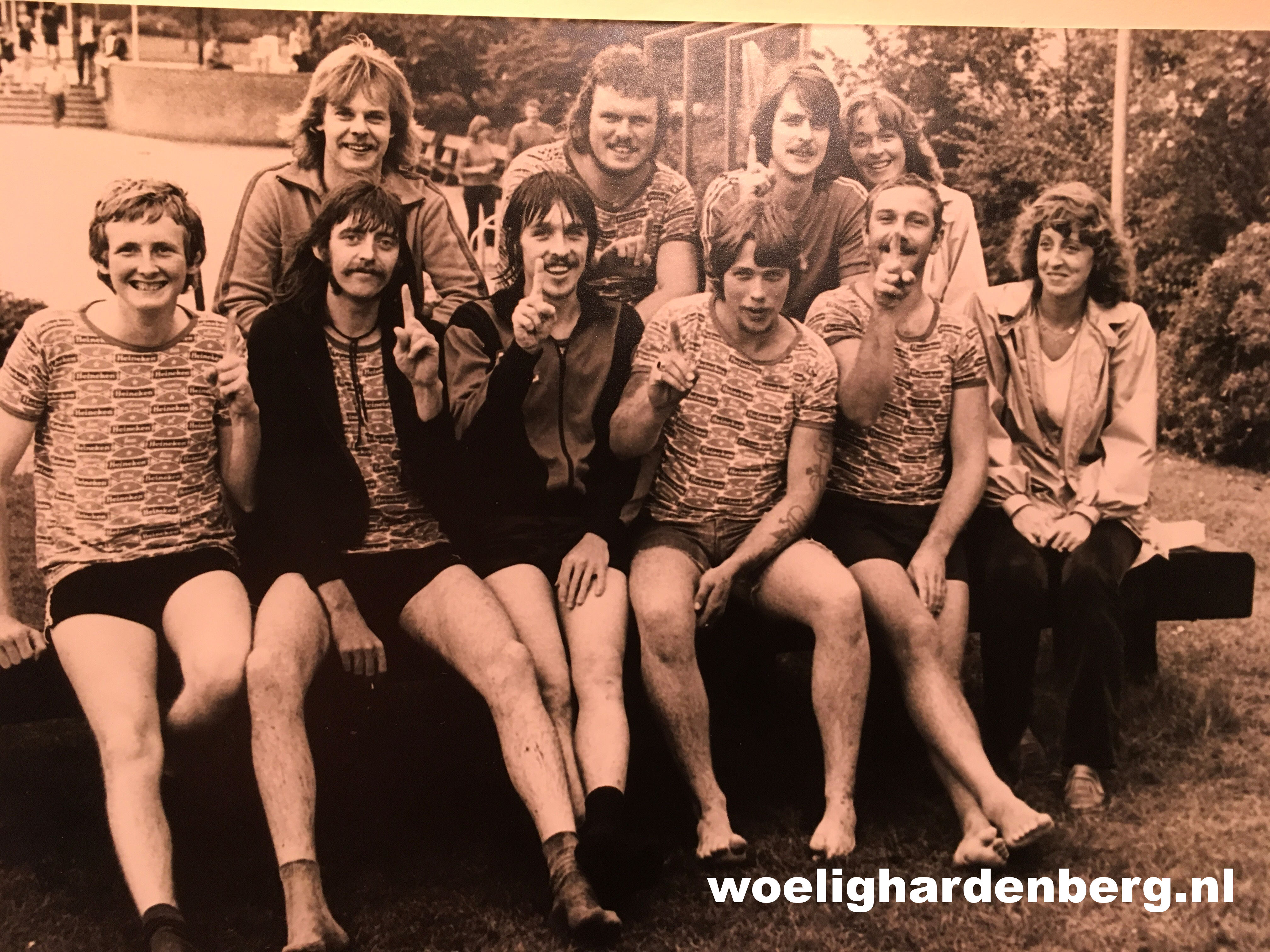 Evert Nijboer, Willem Hutten, Bertus Veenstra Henk Hendriksen, Freek Olsman, Hermke Maatje, achterste rij Marijn Muis, Bert Waterink, Flipper Veenstra en Rita Veenstra