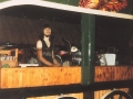 Martin Kelder met op de achtergrond Gerrit Bosch achter de lange bar
