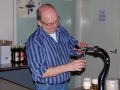 Het eerste biertje op deze zaterdag wordt getapt door Johan Pasveer