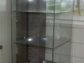Deze vitrine is nodig om de vele spullen te kunnen laten zien