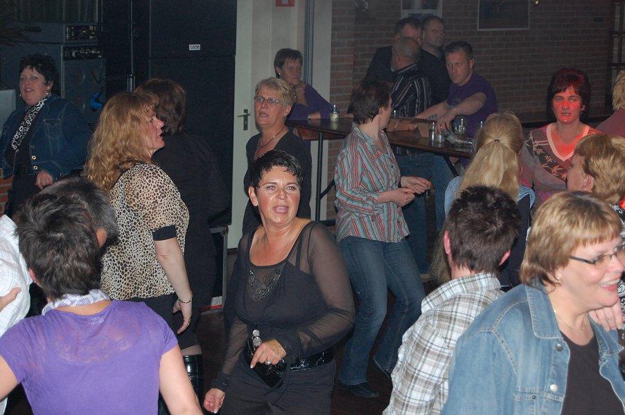Dancing people